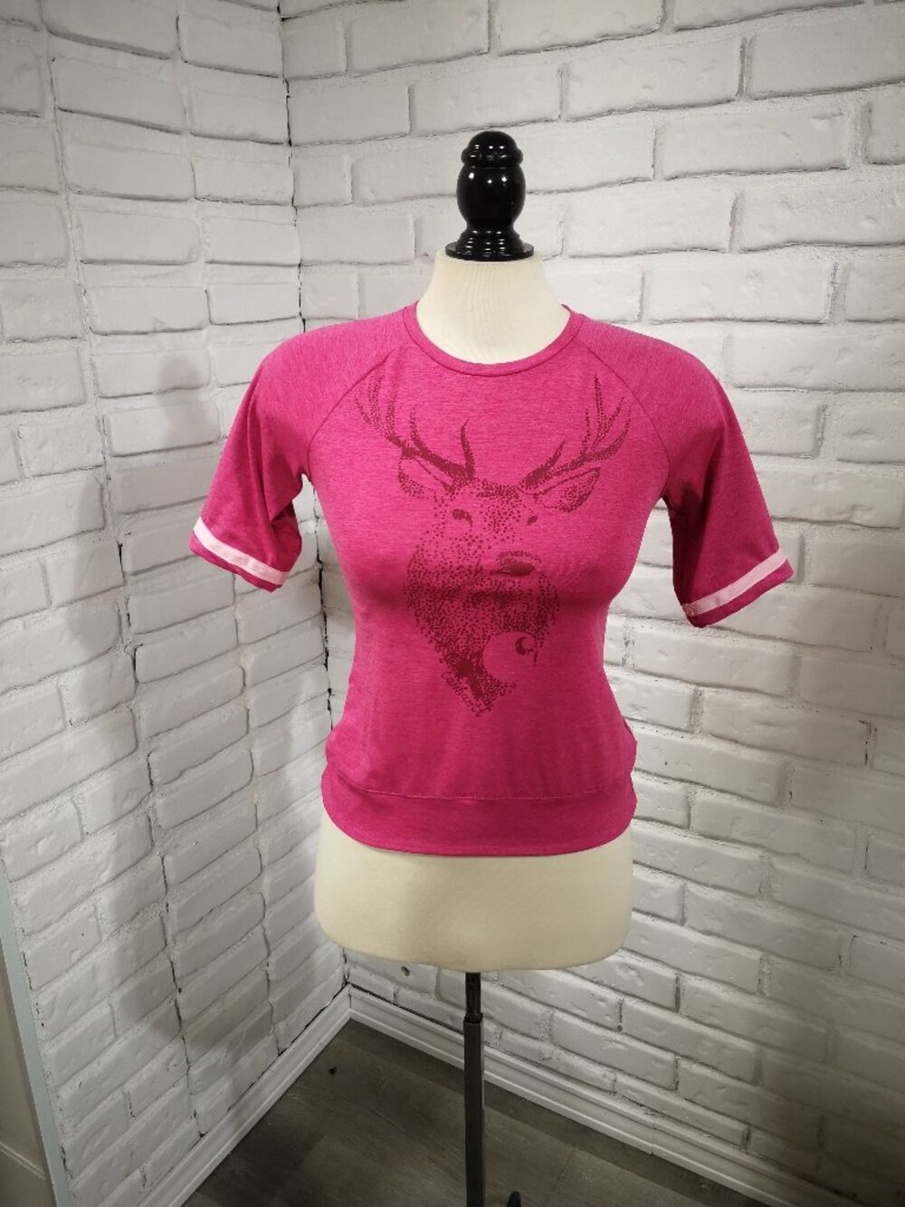 Carhartt Girls Size Medium (10) Hot Pink Short Sleeves w/ Deer Head T-shirt